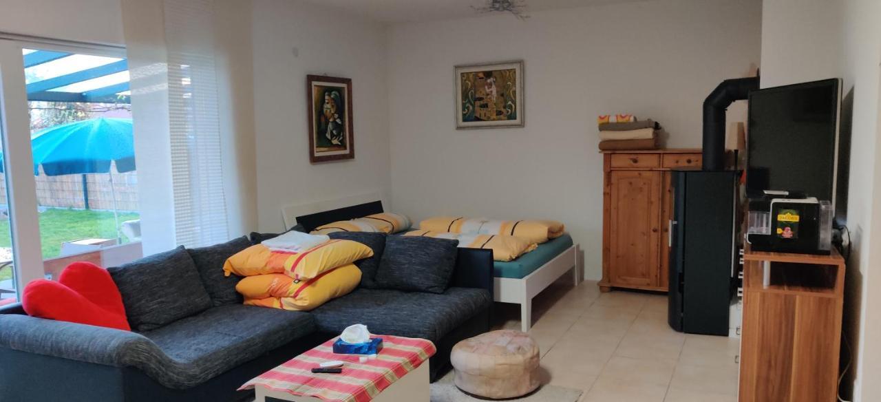 Ebenerdig Mit Terrasse & Garten, Wlan & Parkplatz! Self Check-In & Check-Out! Schwedenofen! Apartment Auggen Exterior photo